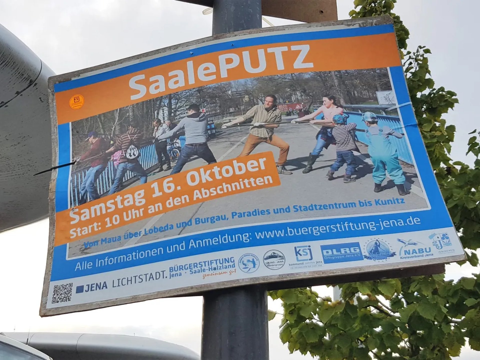 Plakat für die Aktion „SaalPUTZ“ am 16. Oktober, das zu einer gemeinsamen Säuberungsaktion entlang der Saale aufruft.